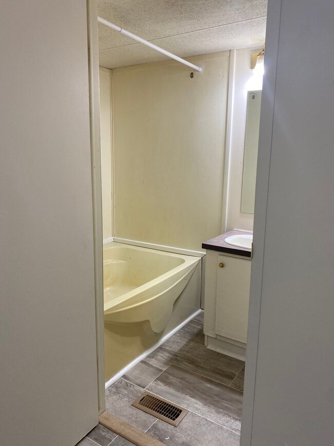 Building Photo - 21321 Crawford Lake Rd