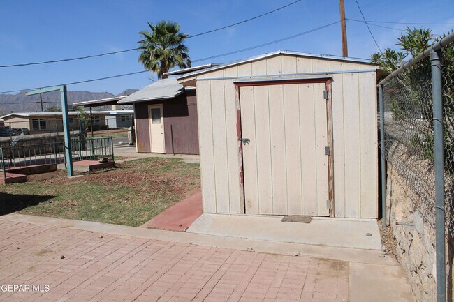 Building Photo - 9201 Mt Shasta Dr