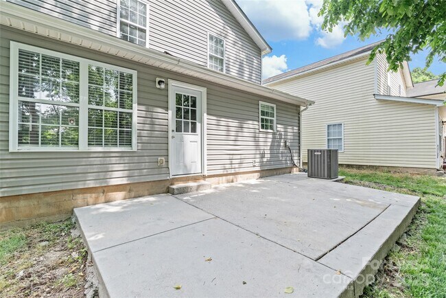 Building Photo - 8818 Sharonbrook Dr