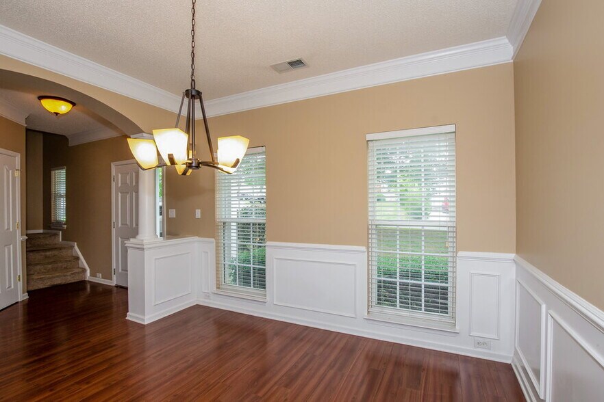 Building Photo - 12132 Old Willow Rd