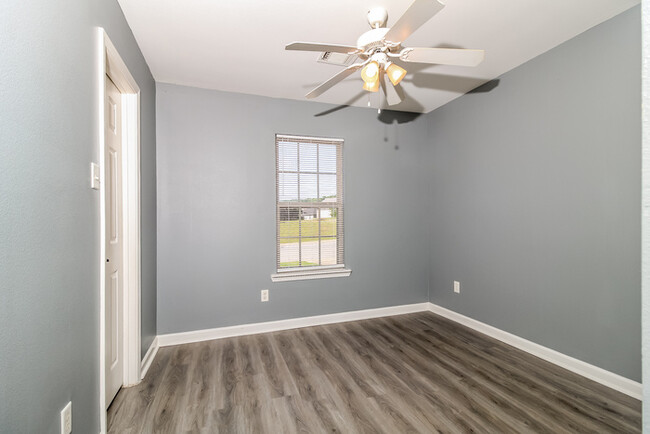 Building Photo - 13512 Dynasty Dr
