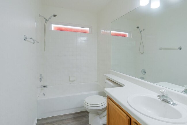 Building Photo - 8302 Cooper River Dr