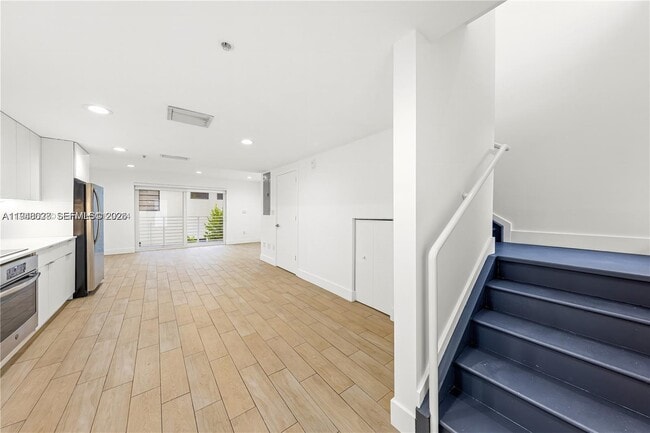 Building Photo - 1966 Biarritz Dr