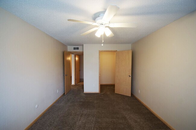 Building Photo - Pinto Suite