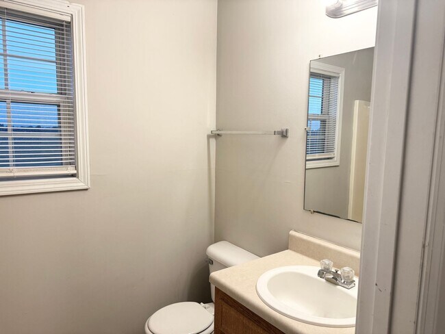 Building Photo - 310 Pappy Dr