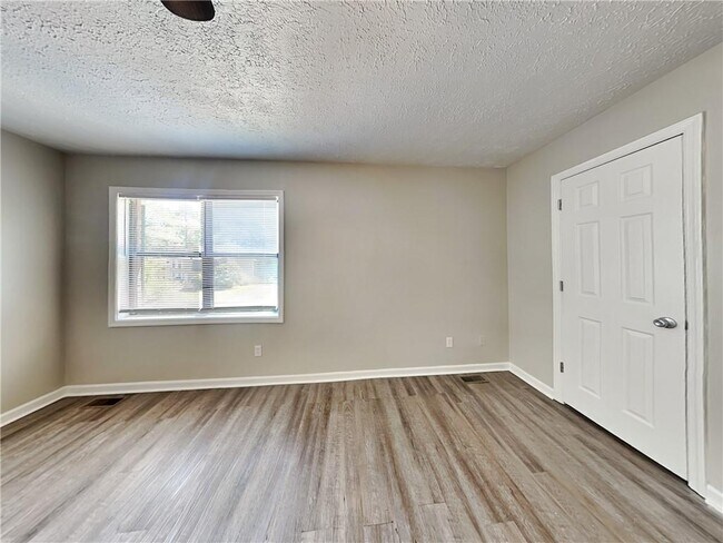 Building Photo - 1033 Dassow Ct