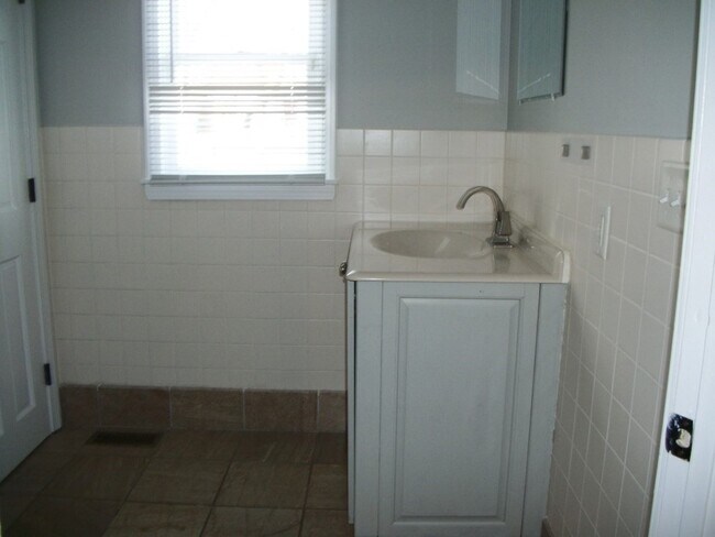 Building Photo - 125 Gorham St