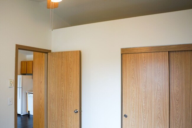 Building Photo - Top-Floor 1 Bdr w/ Private Balcony Ready Soon!