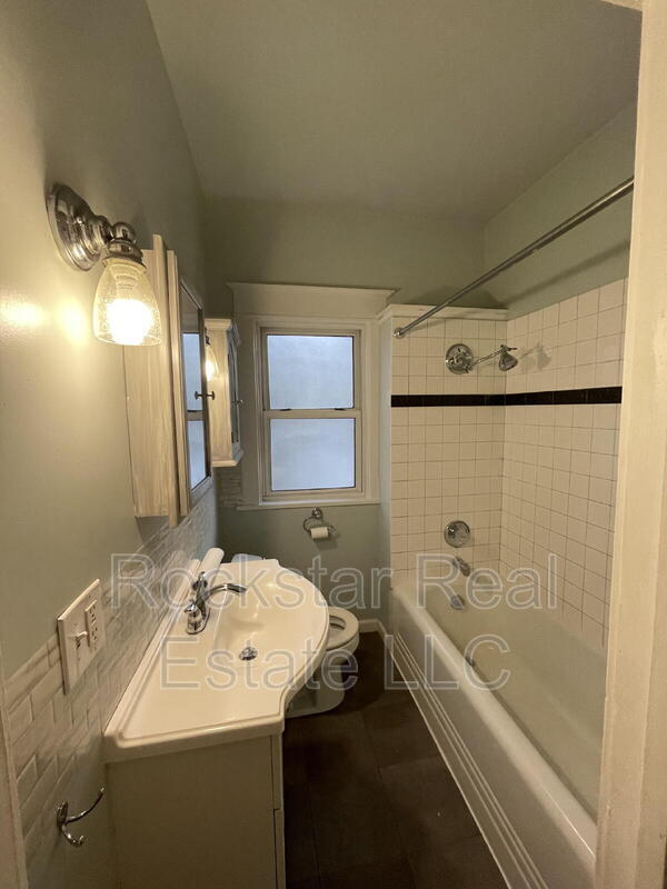 Building Photo - 1511 S Latawah St