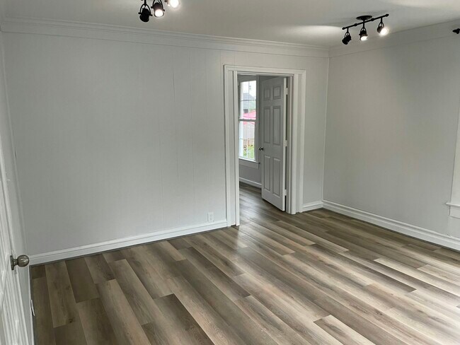 Building Photo - 201 Union St