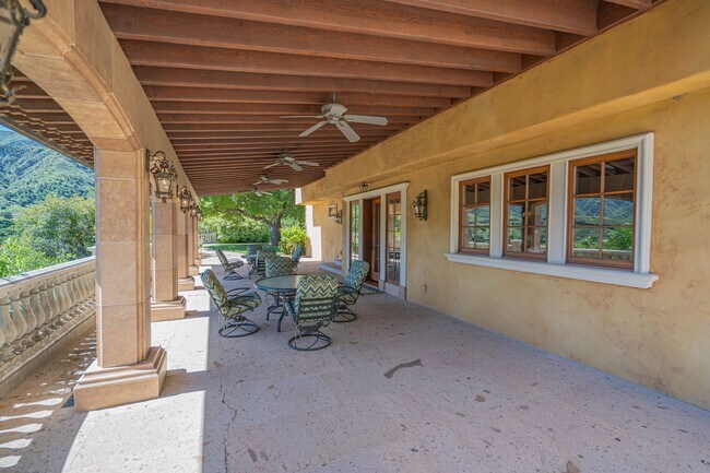 Building Photo - Private 5 Bedroom Estate for Rent in Santa...