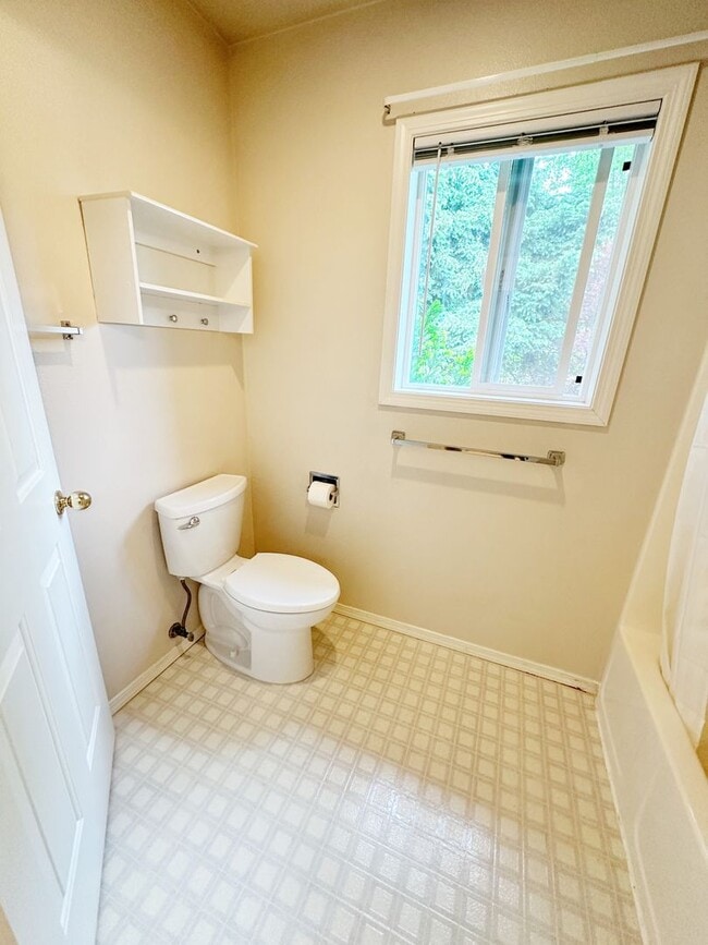 Building Photo - Gorgeous 4-Bedroom, 2.5-Bathroom House in Beaverton with Fenced Backyard, Cozy Gas Fireplace - $1...