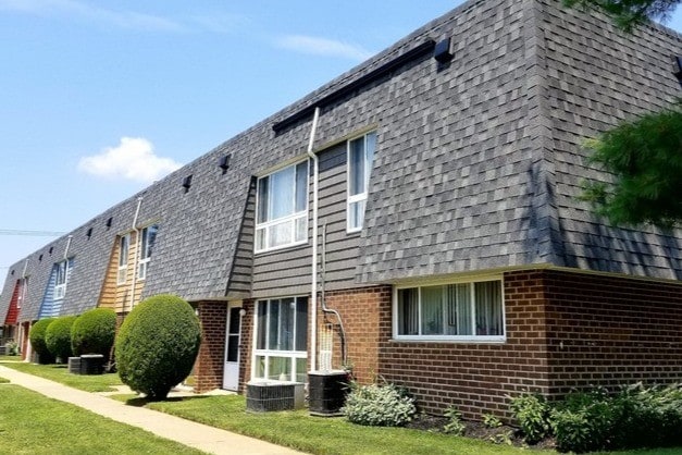 Building Photo - Tomlinson Court Apartments