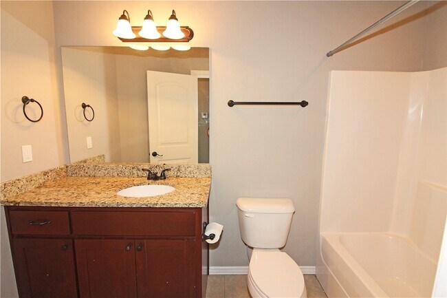 Building Photo - 902 SW Caprington St