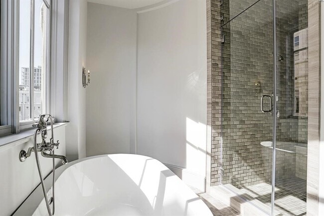 Building Photo - 1909 Revere St