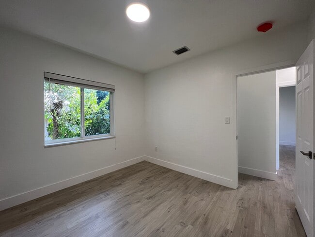 Building Photo - 246 NW 49th St