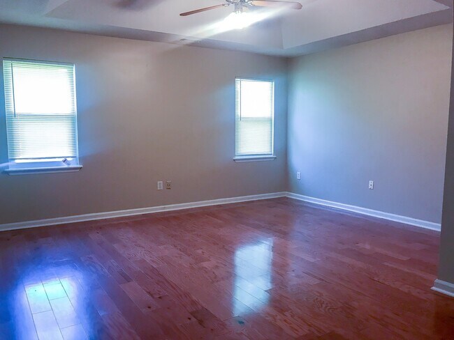 Building Photo - 2916 Norwood Dr