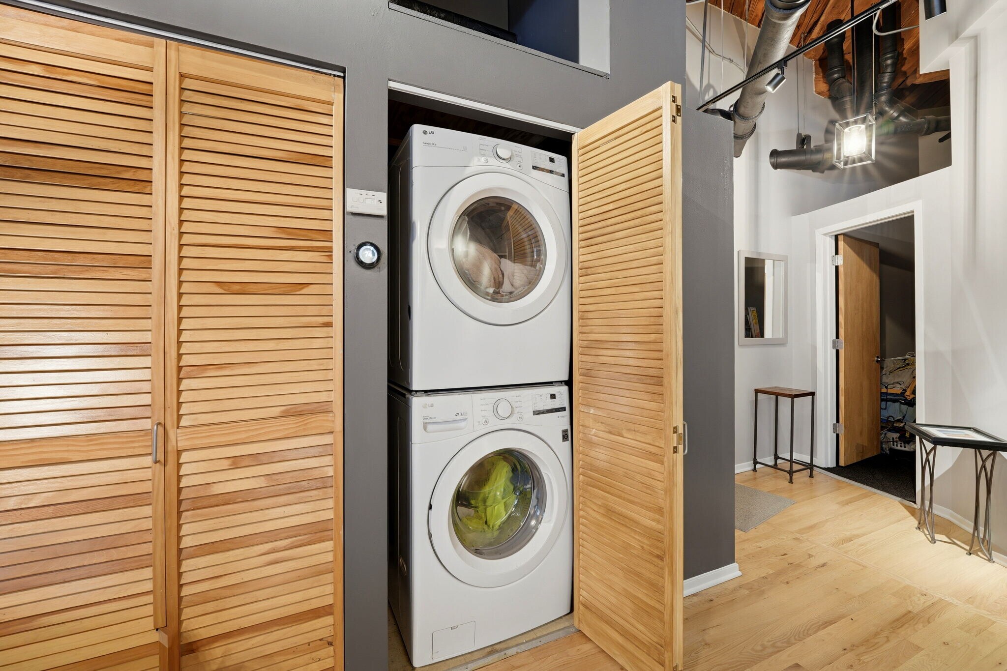 Building Photo - 1500 W Monroe St