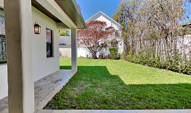 Building Photo - 1240 Poinsettia Ave