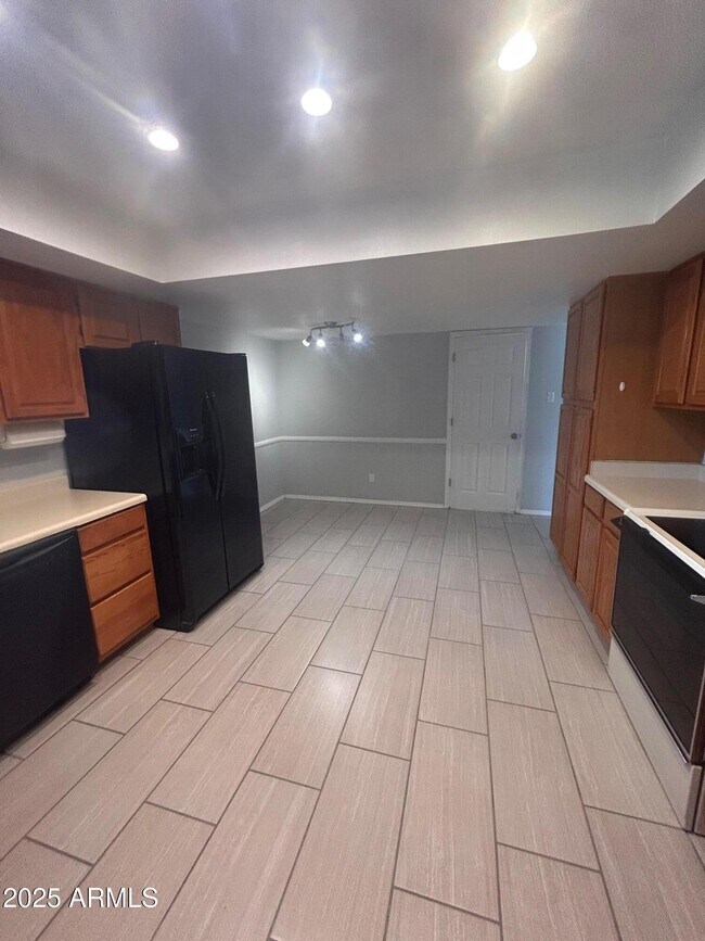 Building Photo - 6728 S Terrace Rd