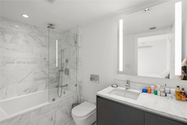 Building Photo - 1451 Brickell Ave