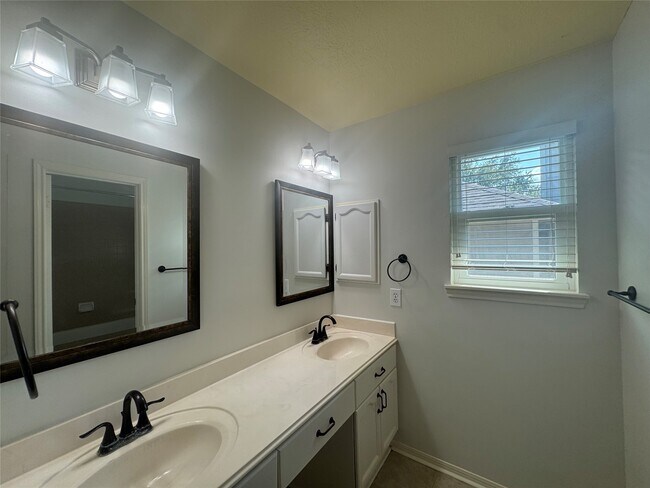 Building Photo - 210 Rolling Plains Dr