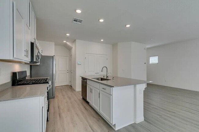 Building Photo - BEAUTIFUL NEW BUILD WITH 3 BEDROOMS, 2.5 B...