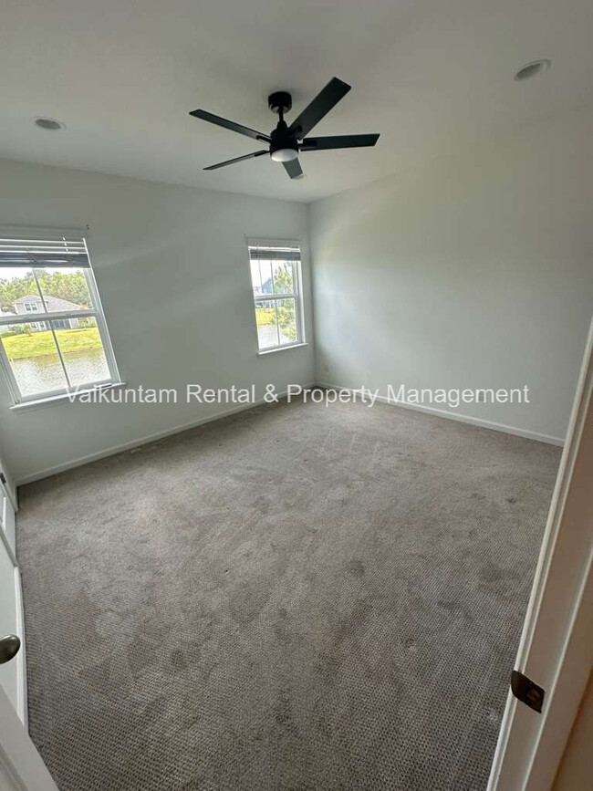 Building Photo - 234 Brandon Lks Dr