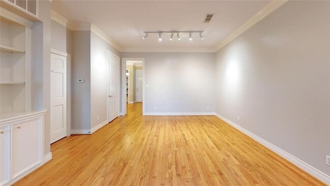 Building Photo - 728 Tirrell St