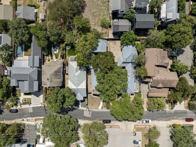 Building Photo - 1811 Waterston Ave