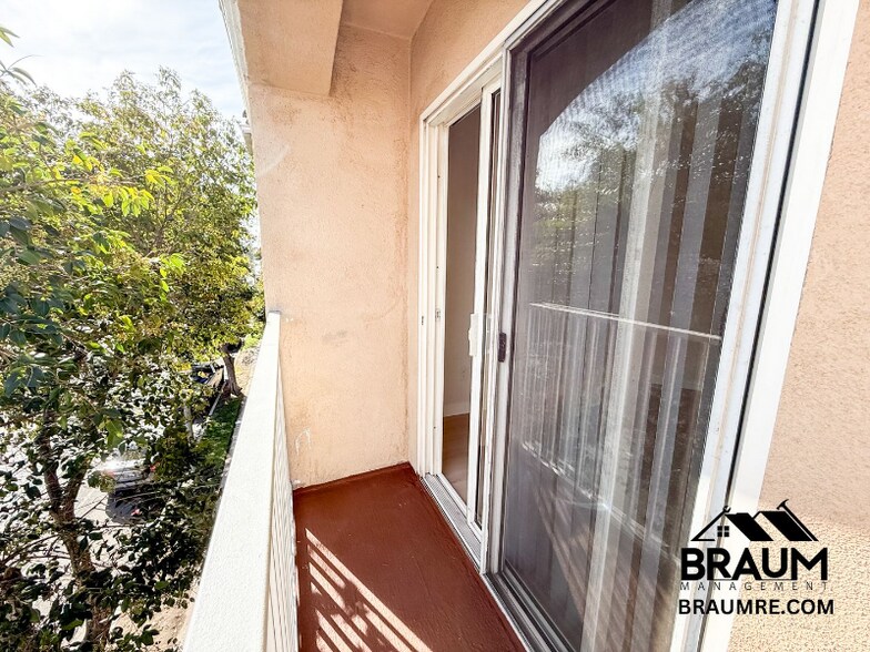 Building Photo - 7323 Winnetka Ave