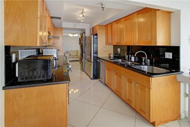 Building Photo - 290 174th St St