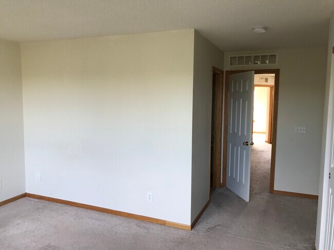 Building Photo - 676 Cobblestone Way