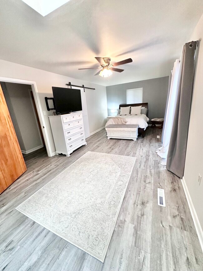 Building Photo - 10394 Meadowhead Cir