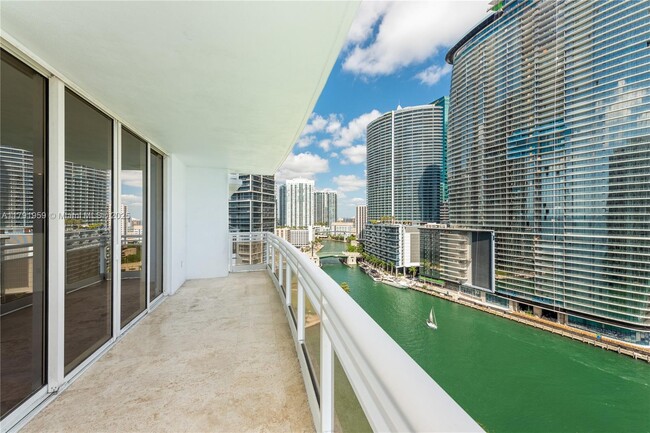 Building Photo - 901 Brickell Key Blvd