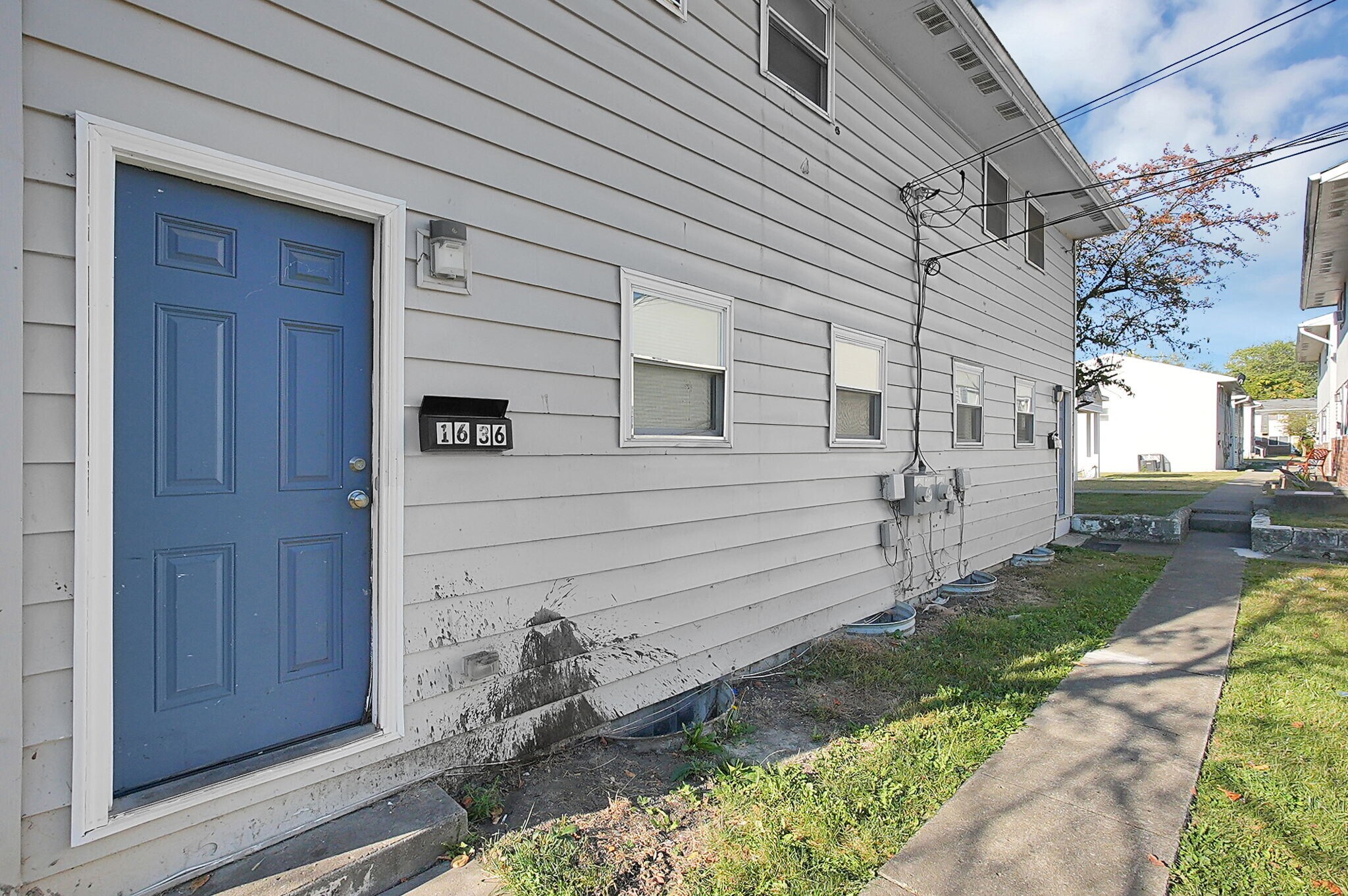 Building Photo - 1660 E 25th Ave