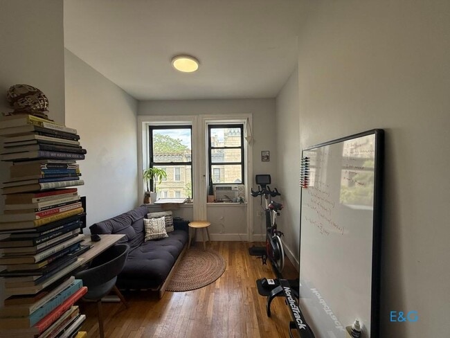 Building Photo - Top Level 2 BR (Convert. 3 Bedrooms) Townhouse Custom Apt.  with large private outdoor Space