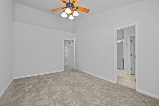 Building Photo - Spacious 3-Story End-Unit Townhome Near RTP