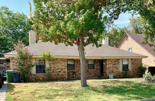 Front Yard - 7720 Sable Ln