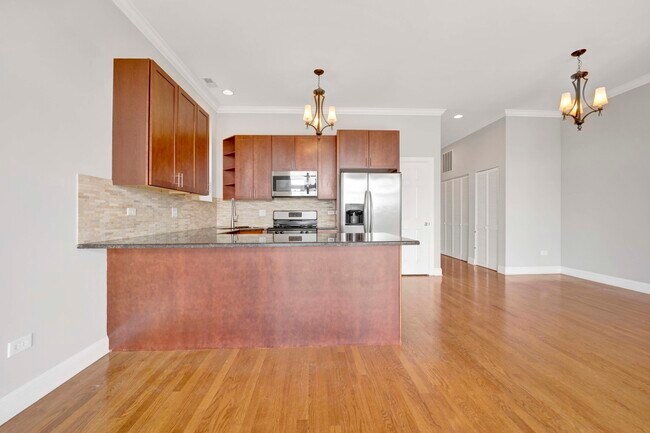 Building Photo - 2736 W Belmont Ave