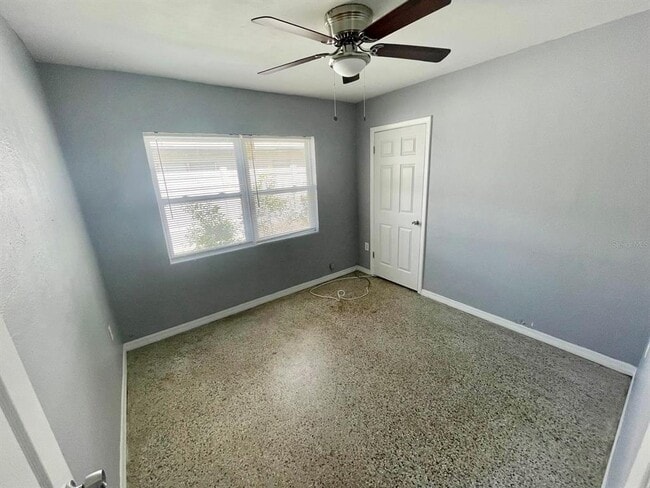 Building Photo - 4615 Edgewater Dr