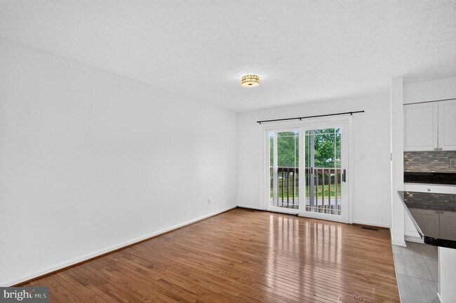 Building Photo - 13296 Hollinger Ave