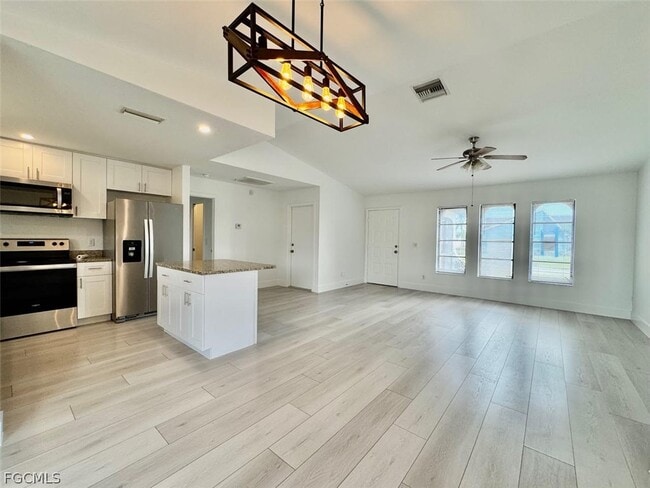 Building Photo - 2013 NE 4th Ter