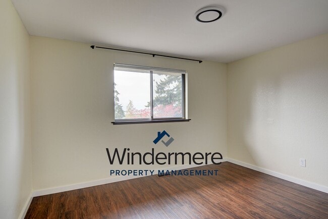 Building Photo - 3-bedroom, 2.5-bathroom With Private Beach Access