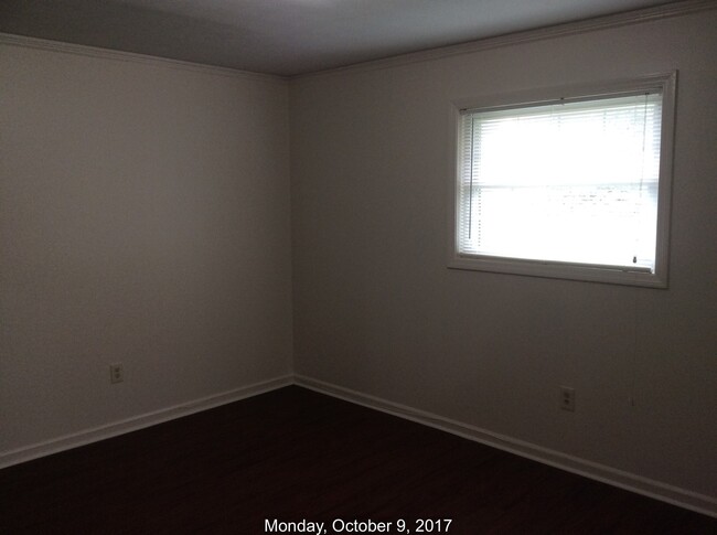 Building Photo - r6343