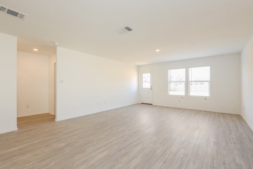 Building Photo - 2726 Robles St