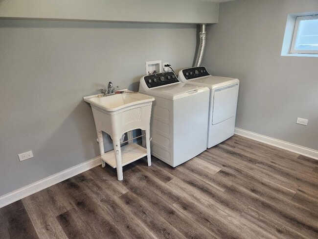 Building Photo - 4147 Prairie Ave