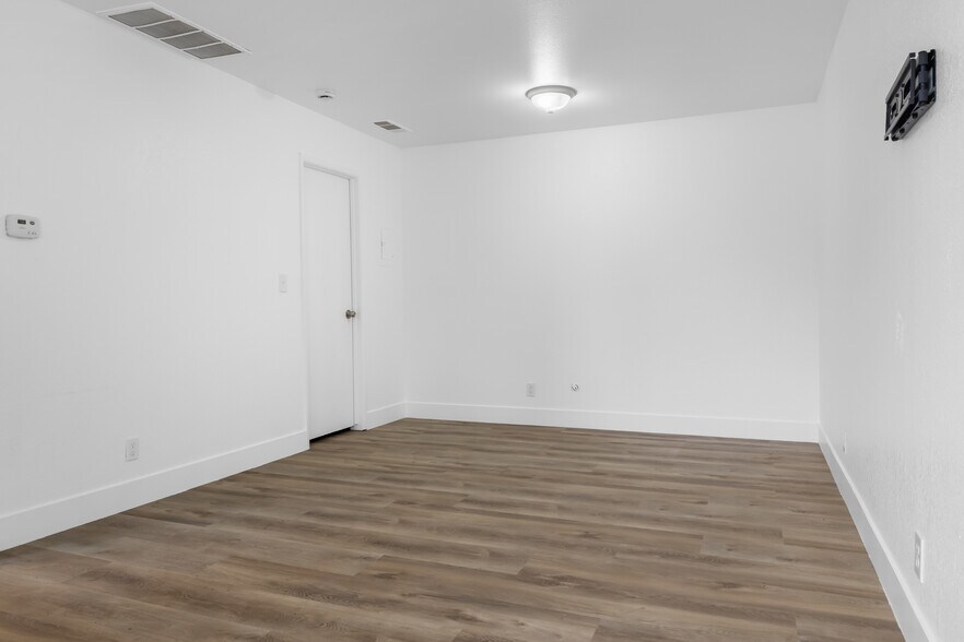 Building Photo - 3112 Denver Ave