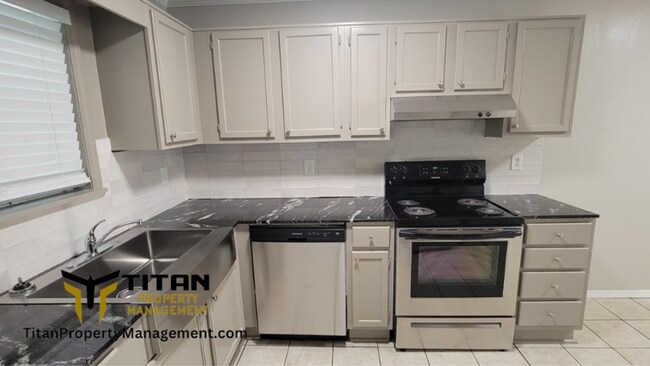 Building Photo - 2 bed/2 bath Apartment