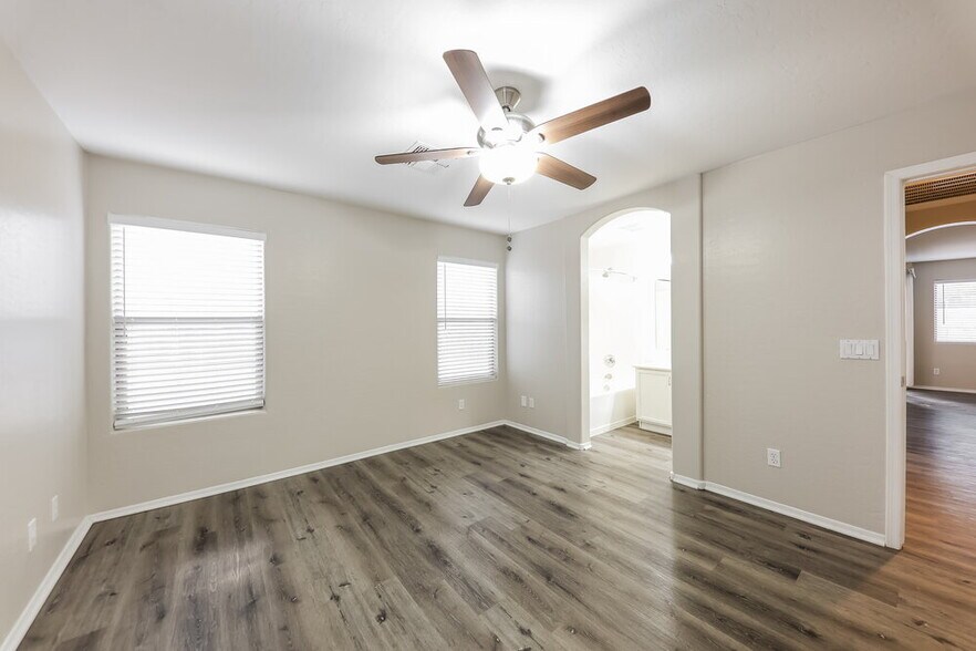 Building Photo - 7637 S 27th Way